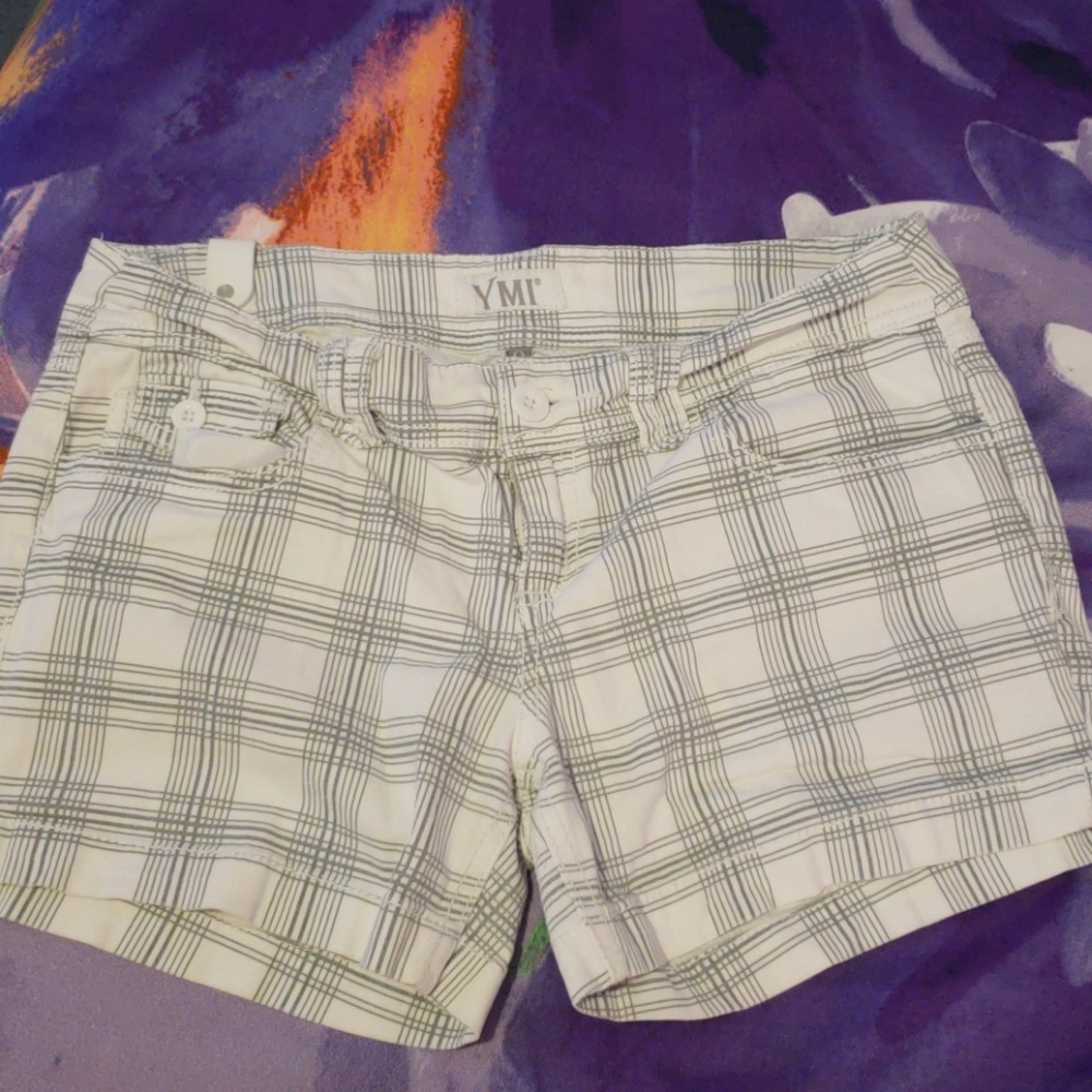 Cute white shorts